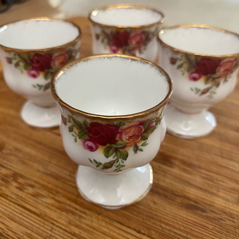 Royal Albert Old Country Roses Egg Cups. Set of four. Excellent condition